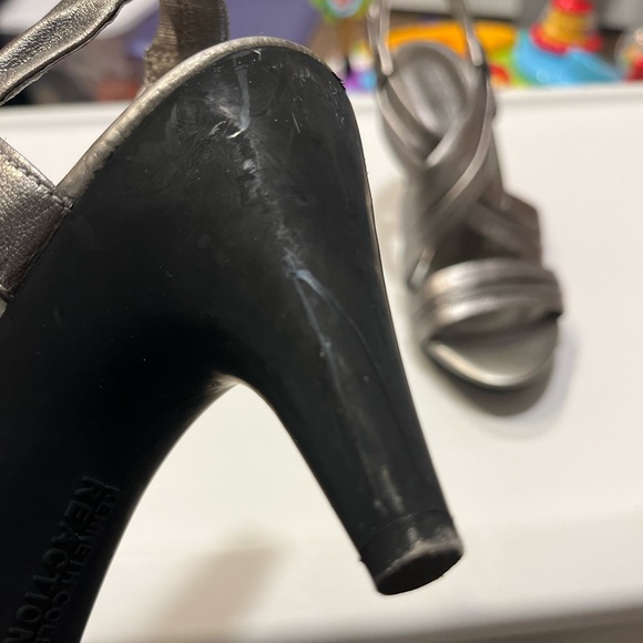 KENNETH COLE REACTION SILVER HIGH HEEL SANDALS - Picture 6 of 9